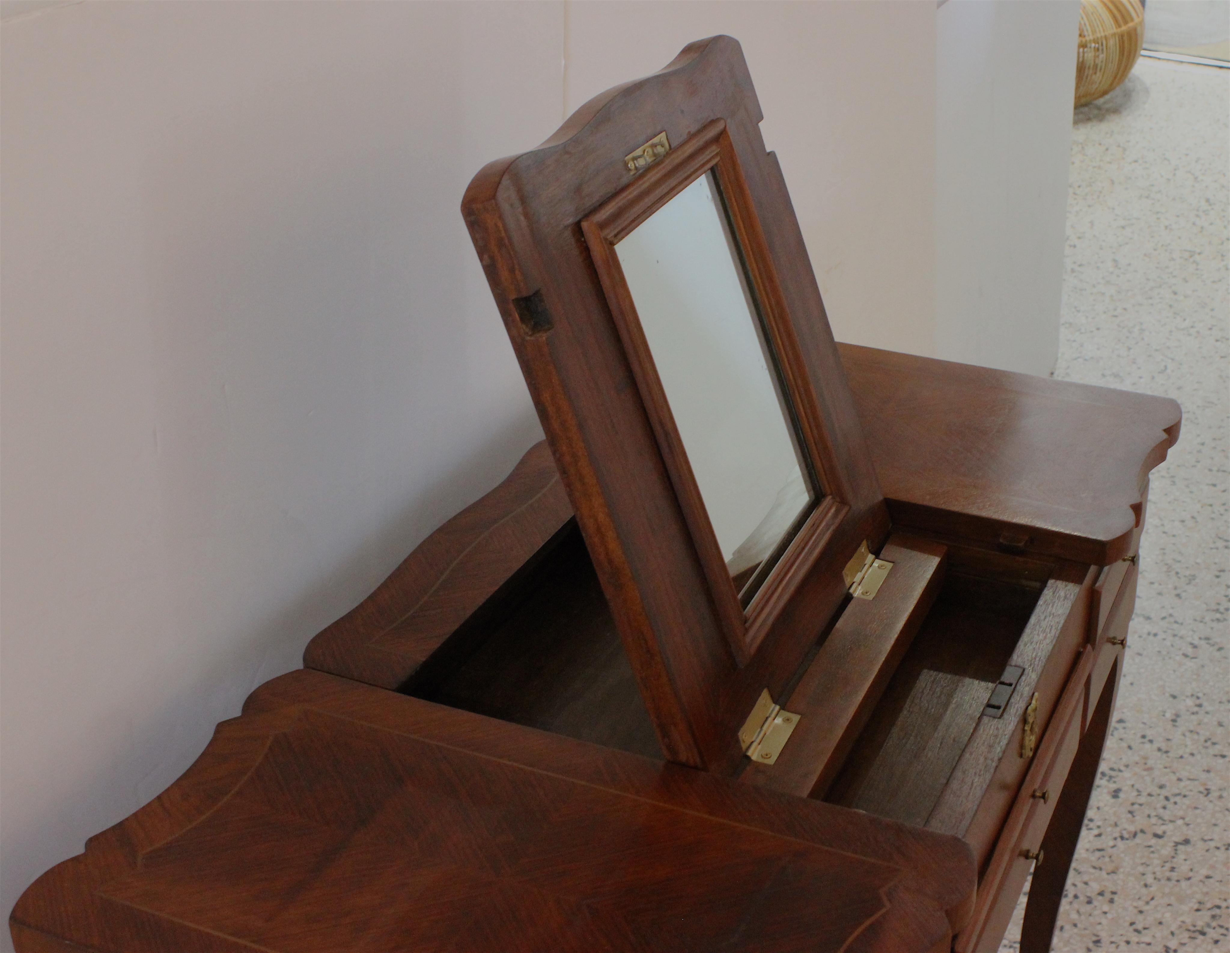 Louis XV Style Dressing Table In Good Condition For Sale In West Palm Beach, FL