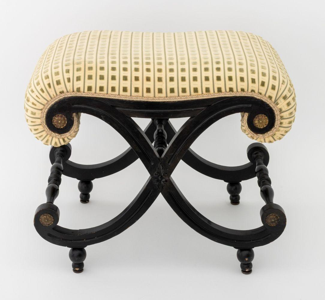 Ébénisé Banc Curule ébonisé de style Louis XV en vente