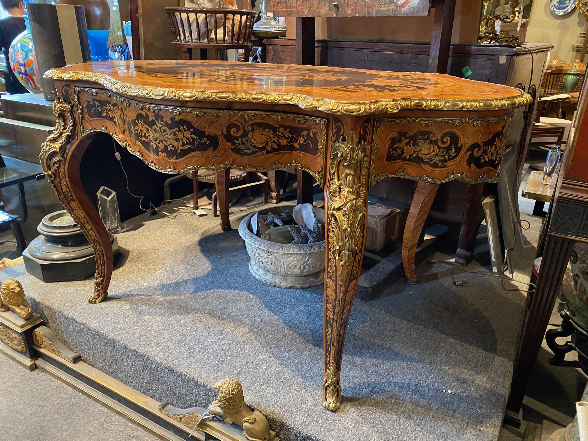 Louis XV Style Extensively Inlaid Marquetry Center Table In Good Condition For Sale In Montreal, QC