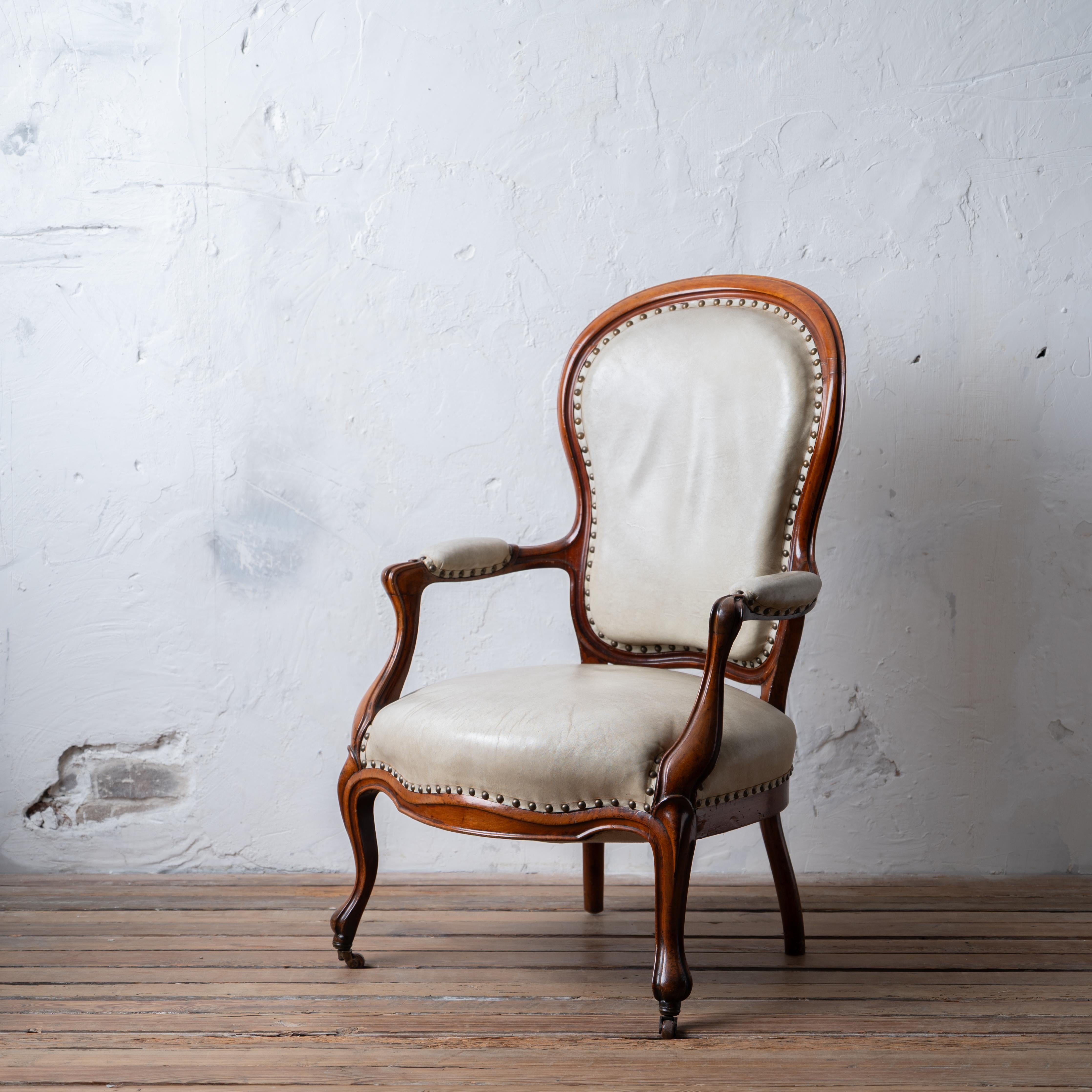 A Louis XV style fauteuil upholstered in light gray top-grain leather, 19th Century.



25 inches wide by 27 ½ inches deep by 39 inches tall;

seat height 16 inches



