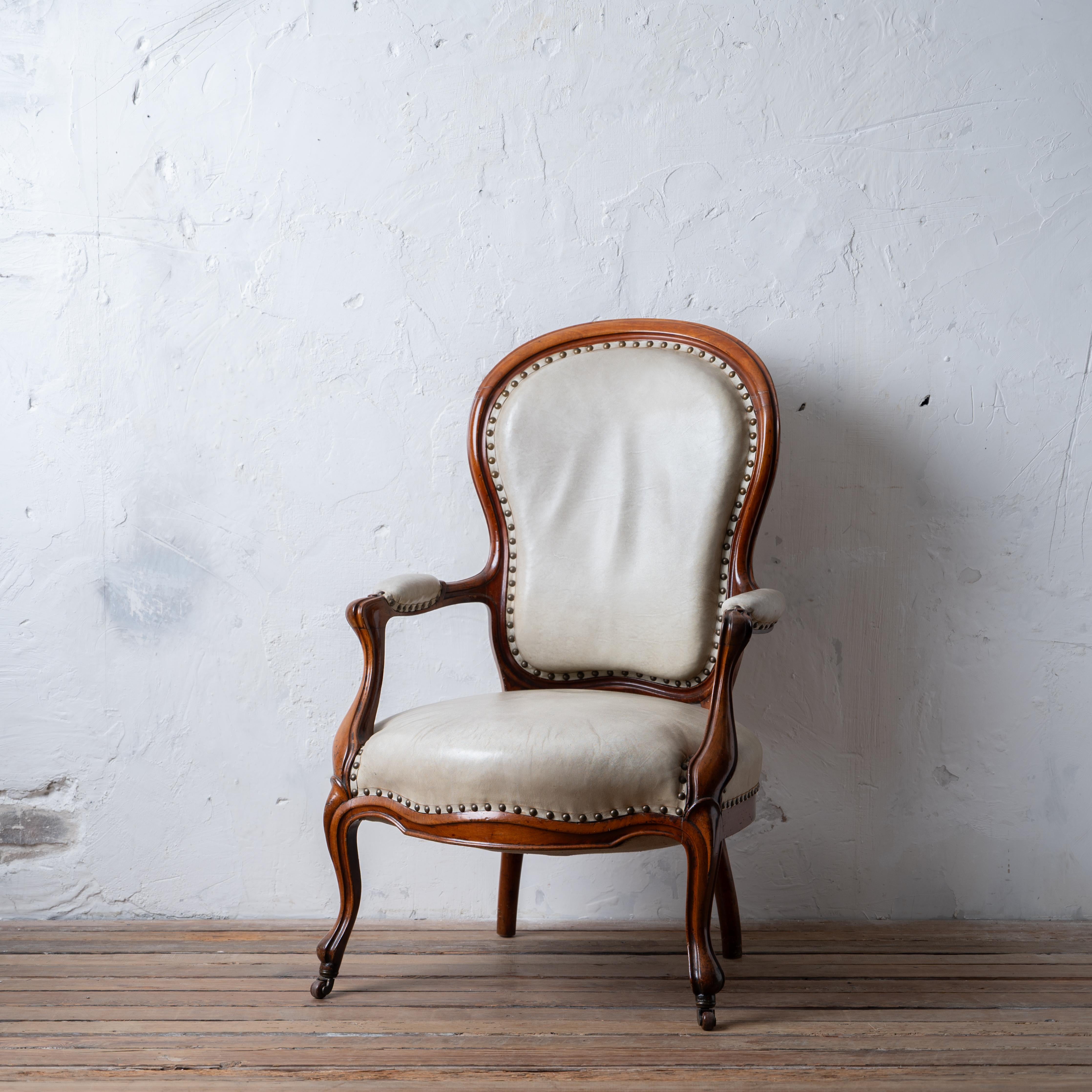 Unknown Louis XV Style Fauteuil in Leather, 19th Century For Sale