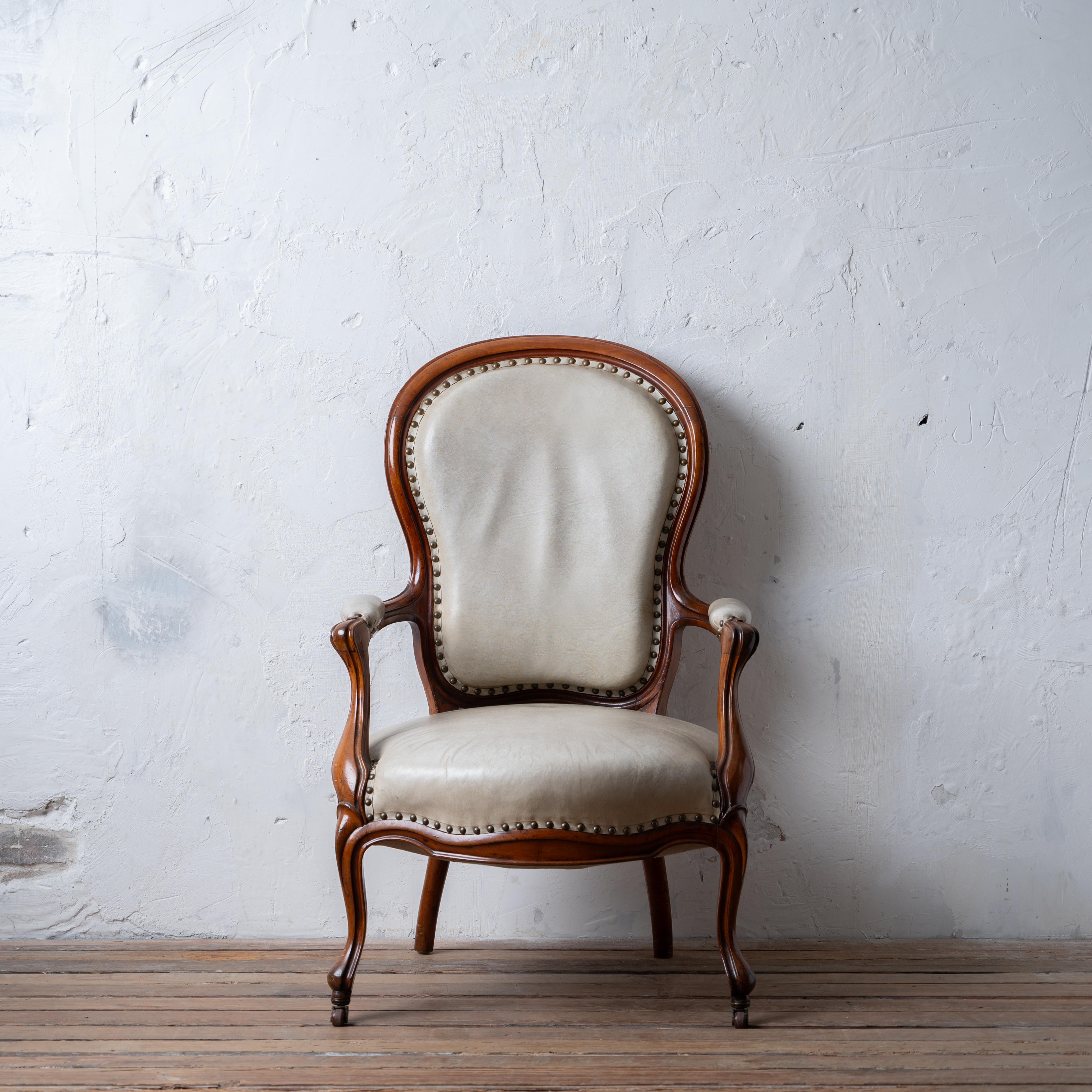 Louis XV Style Fauteuil in Leather, 19th Century For Sale 3