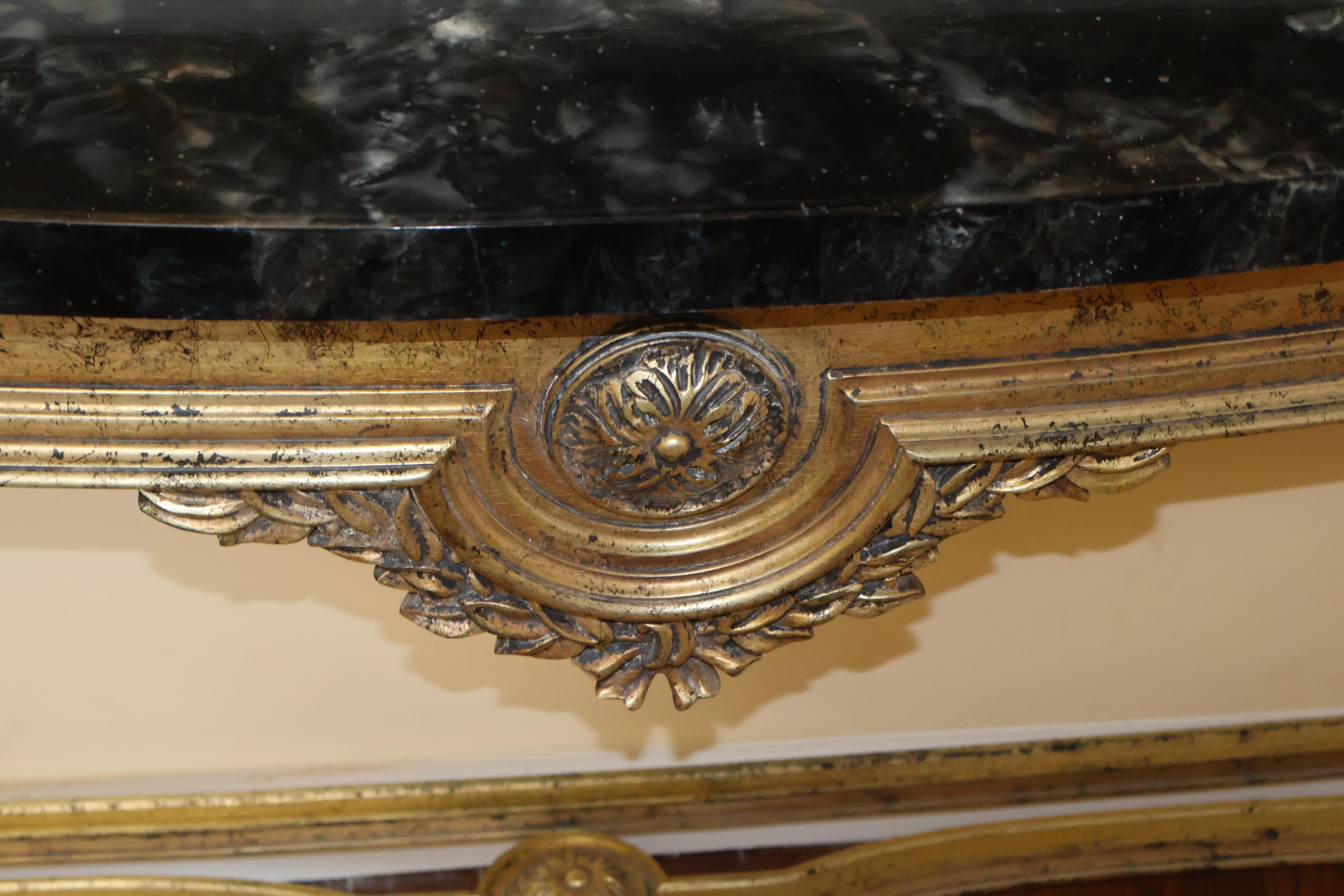 Louis XV Stil Faux Marmor Gold Konsolentisch zugeschrieben Maison Jansen (20. Jahrhundert) im Angebot