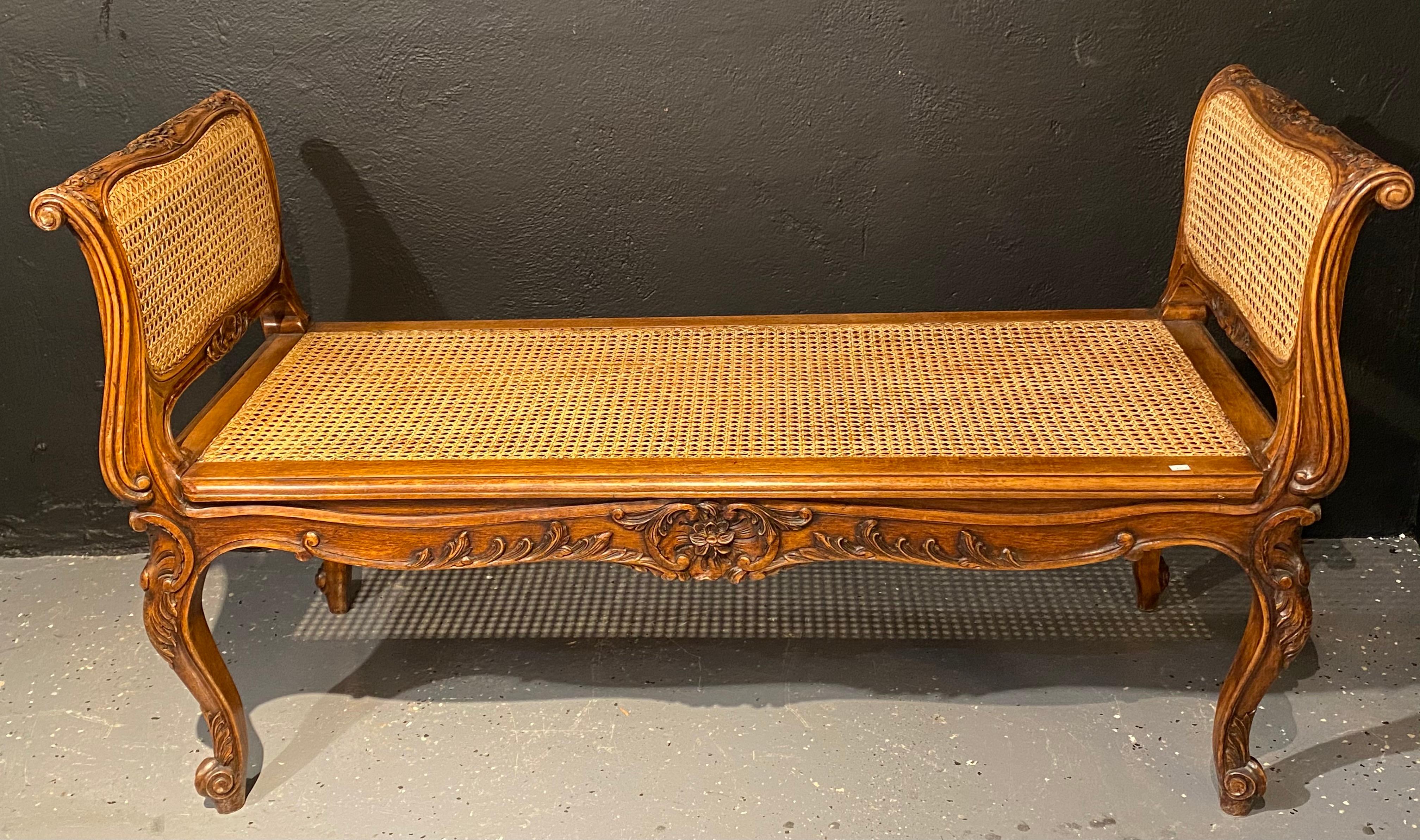 Louis XV Style Finely Carved Walnut Window Seat Bench In Good Condition In Stamford, CT