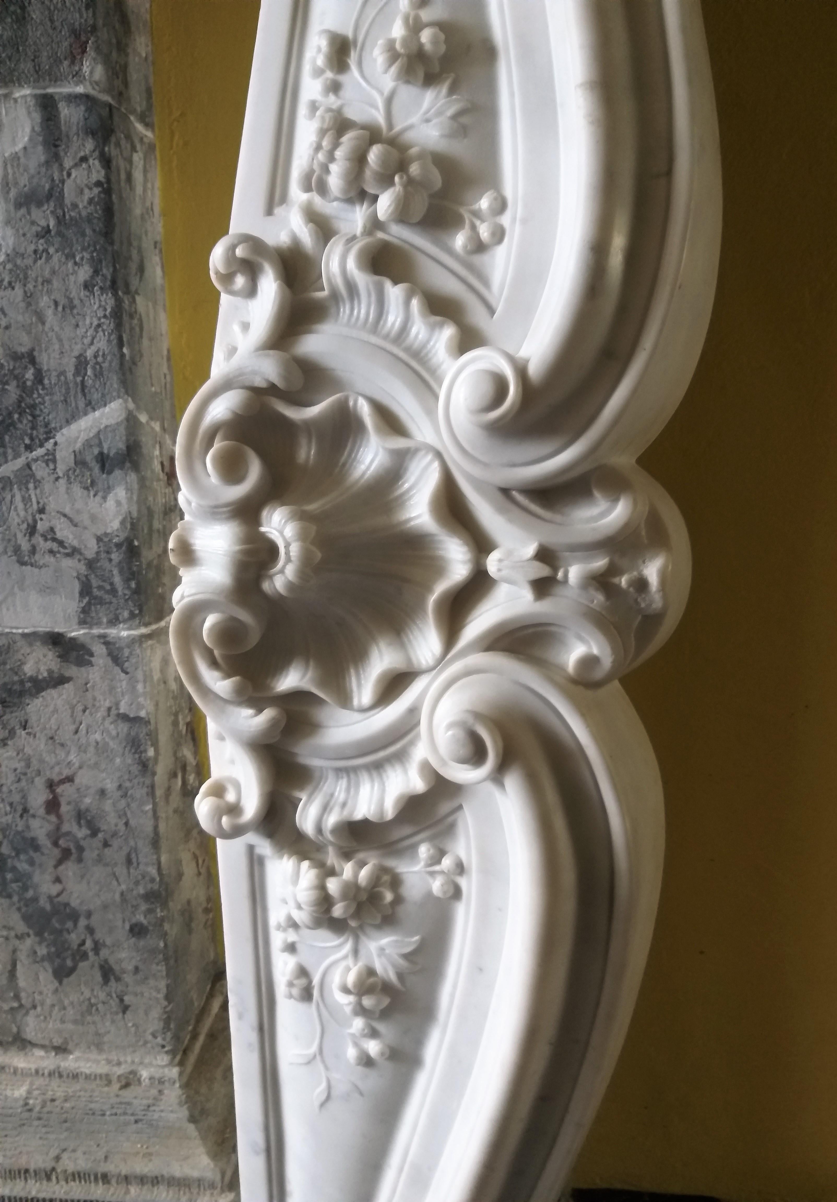 Louis XV-Style Fireplace, Carrara Statué For Sale 4