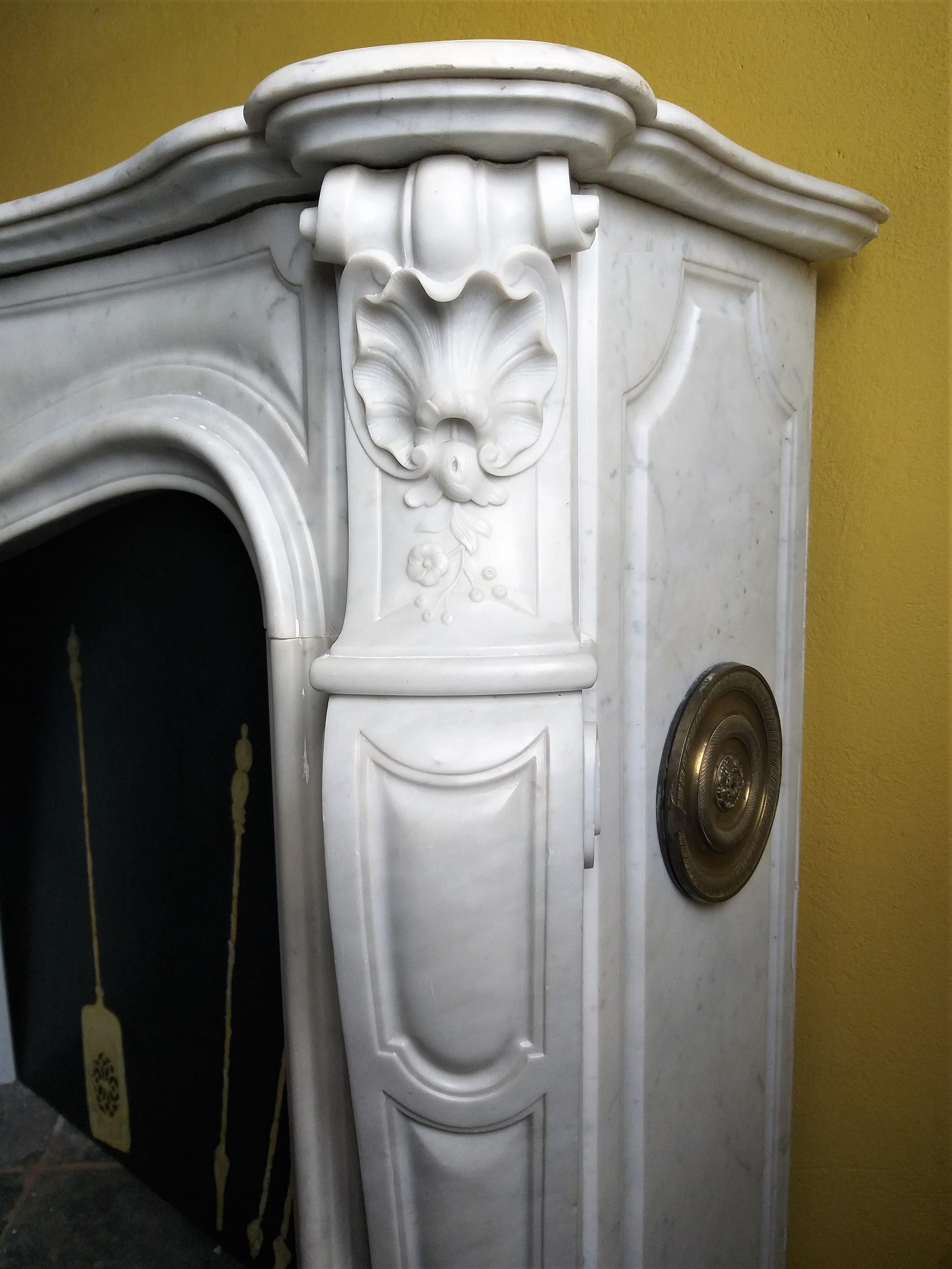 19th Century Louis XV-Style Fireplace, Carrara Statué For Sale