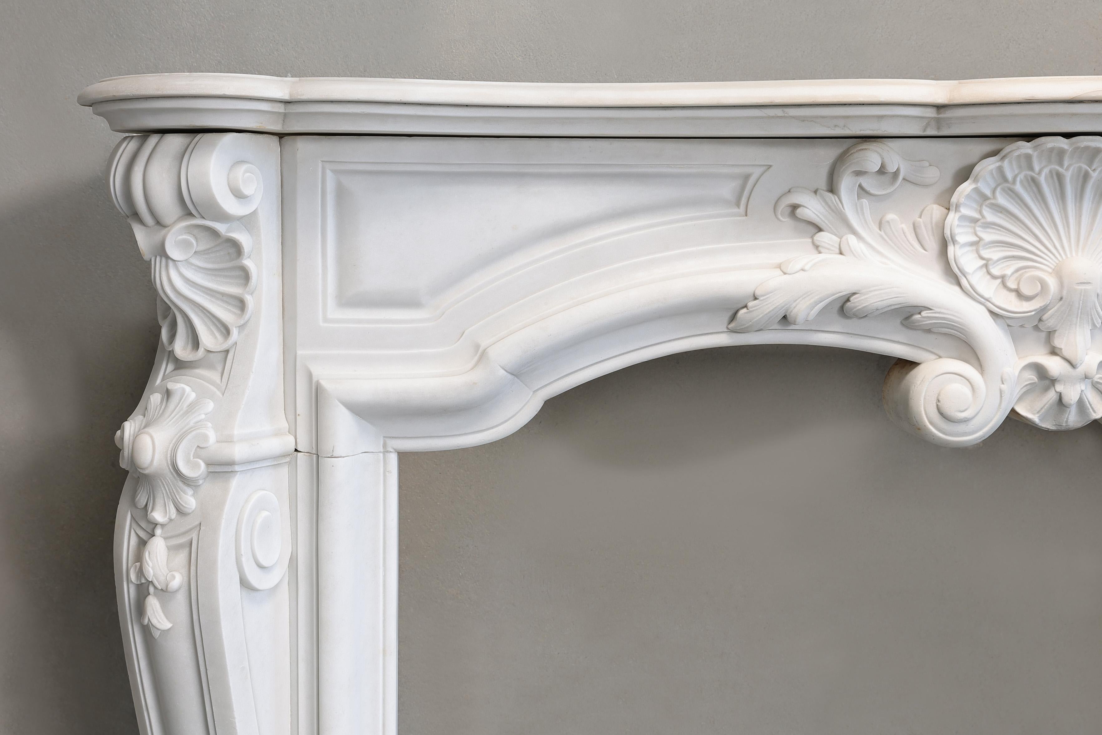 Antique Marble Fireplace Mantel In Good Condition For Sale In Made, NL