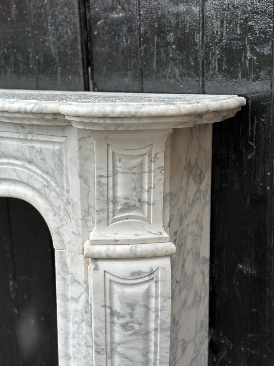 Louis XV Style Fireplace In Arabescato Marble Circa 1880 For Sale 3