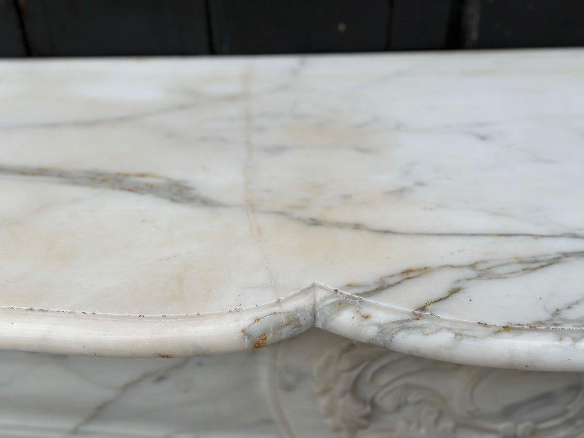 Louis XV Style Fireplace In Arabescato Marble XIXth Century In Excellent Condition For Sale In Honnelles, WHT