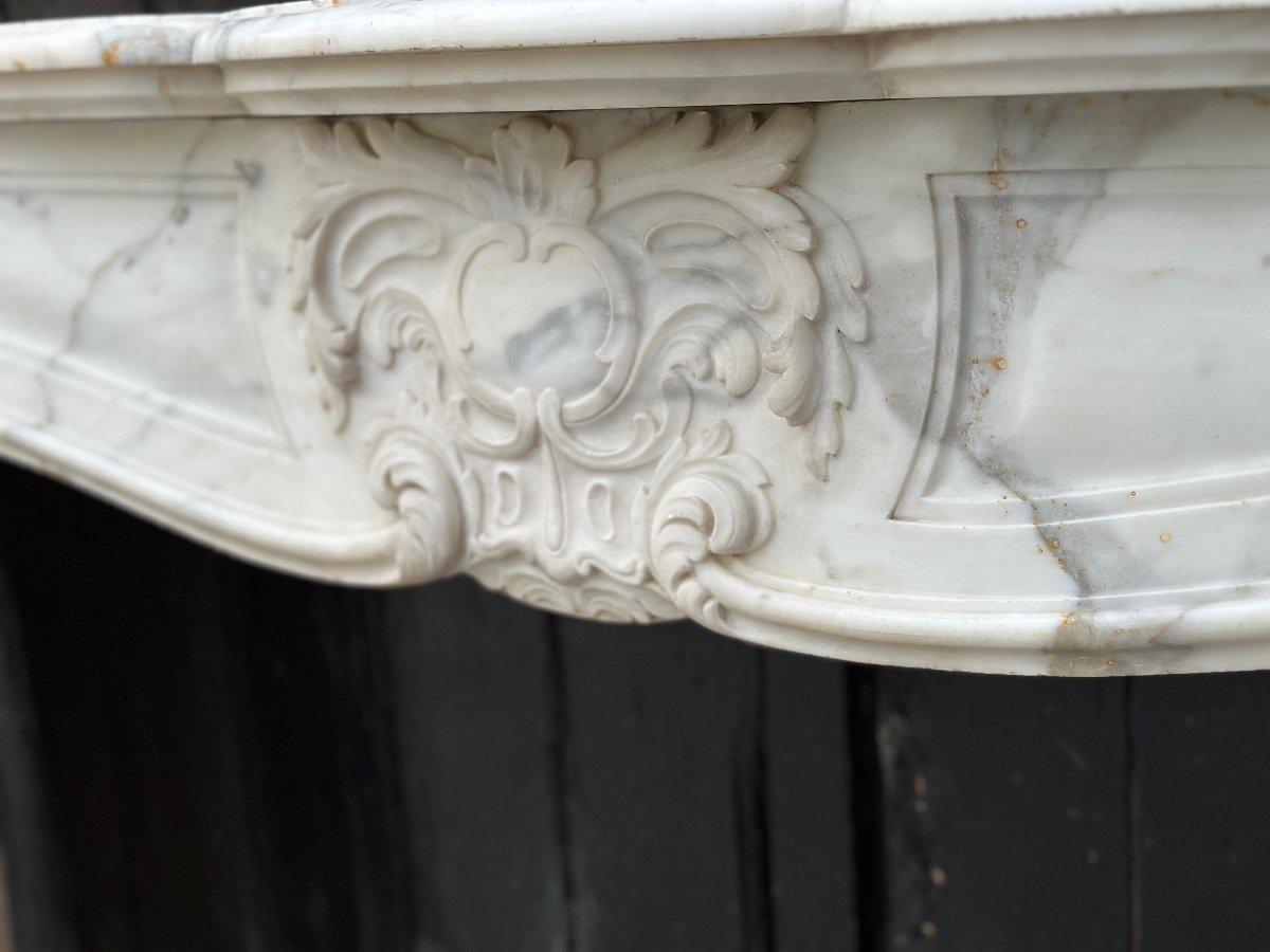 Louis XV Style Fireplace In Arabescato Marble XIXth Century For Sale 3