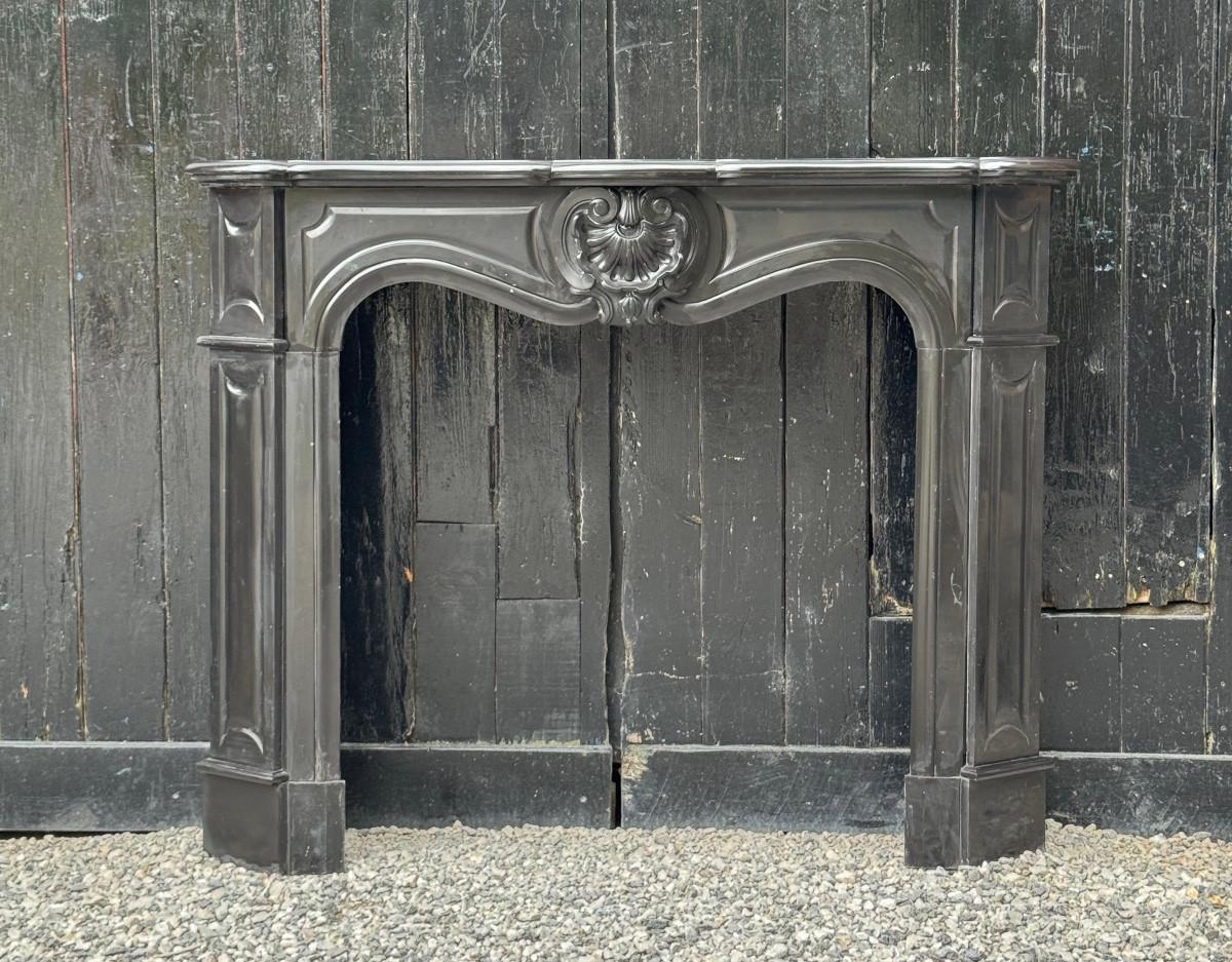 Caminetto in stile Luigi XV in marmo nero belga, circa 1880 in vendita 4
