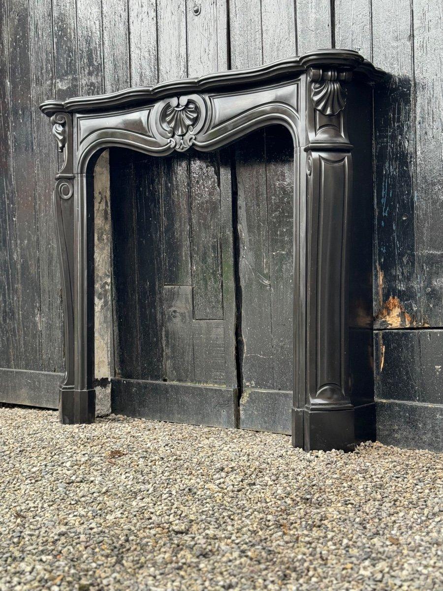 Marbre Cheminée de style Louis XV en marbre noir belge Circa 1880 en vente