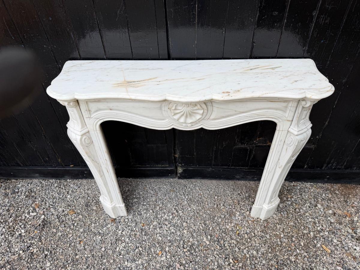 Louis XV style fireplace in Calacatta marble, circa 1900
fireplace inside dimensions: 83 x 93.5 cm