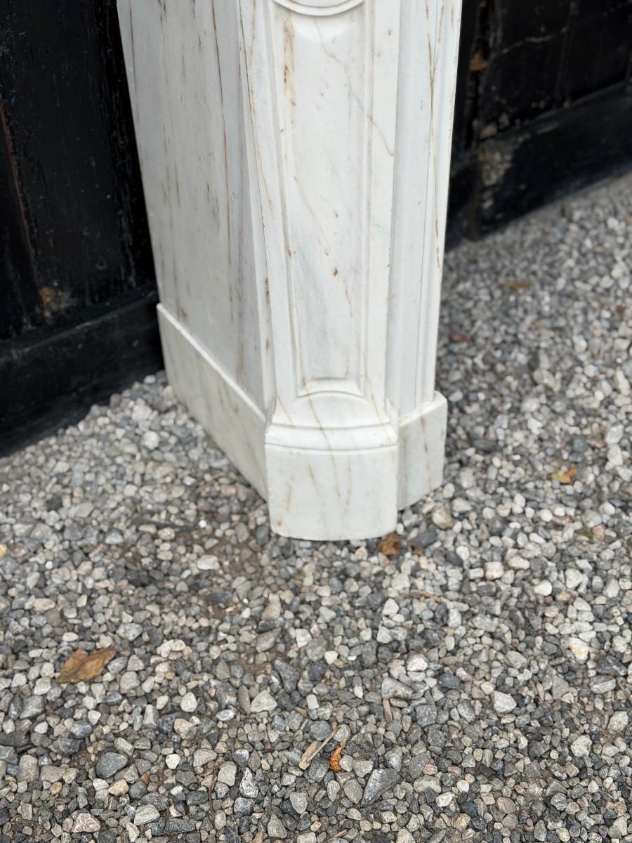 Louis XV style fireplace in Calacatta marble, circa 1900 For Sale 1