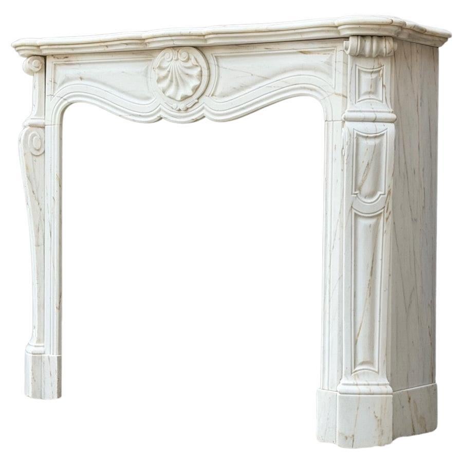 Louis XV style fireplace in Calacatta marble, circa 1900 For Sale