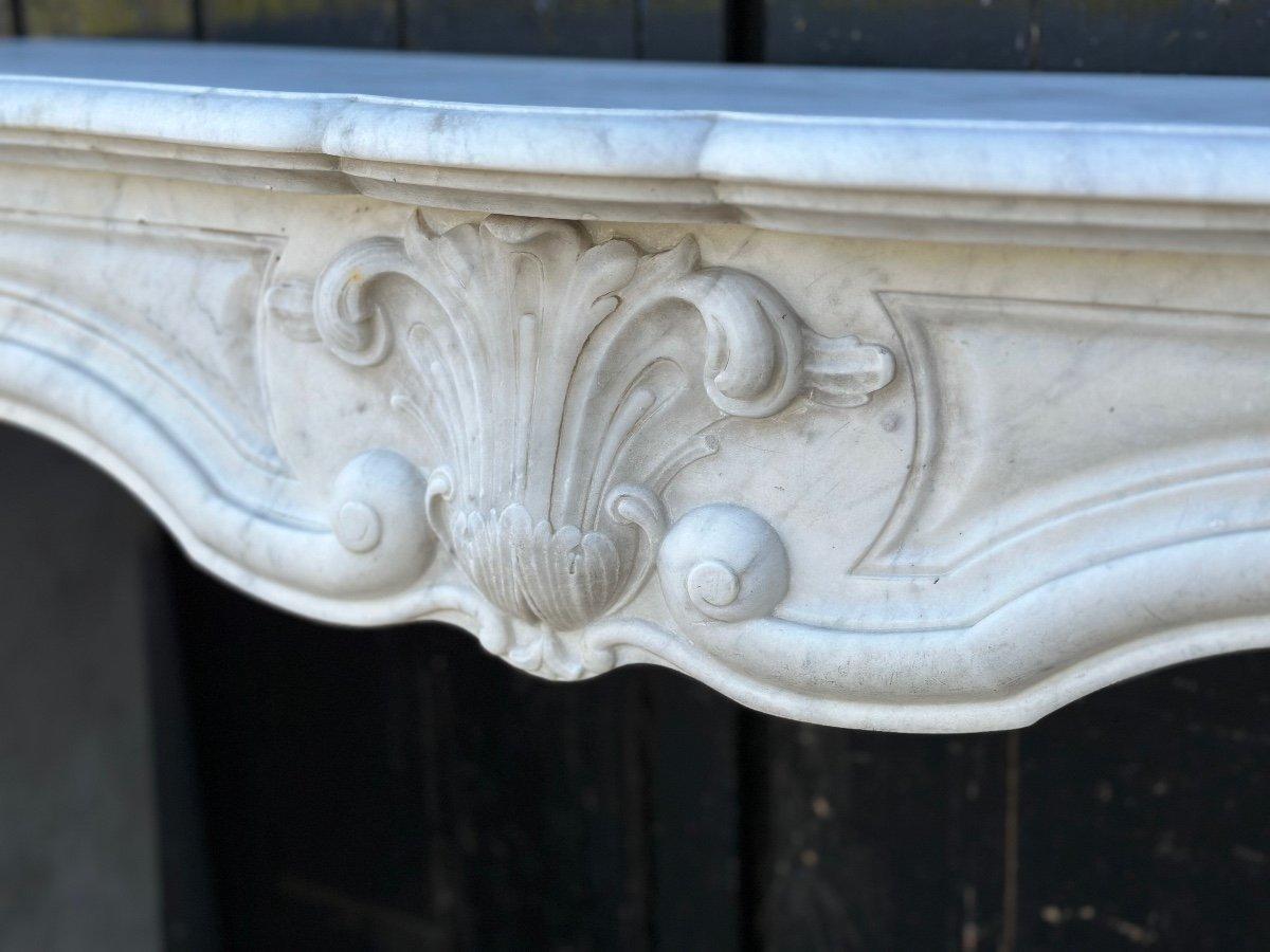 Louis XV Style Fireplace In Carrara Marble, circa 1880 For Sale 4