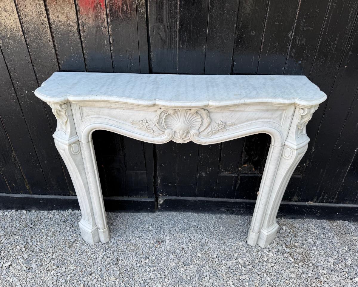 Louis XV style fireplace in Carrara marble, circa 1880 im Angebot 4