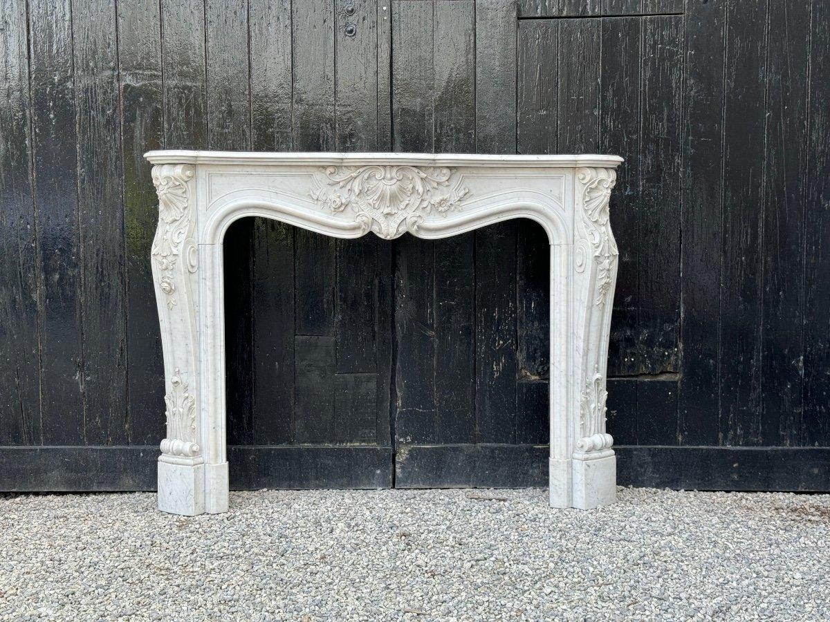 Kamin im Stil von Louis XV. aus Carrara-Marmor, um 1880 (Französisch) im Angebot