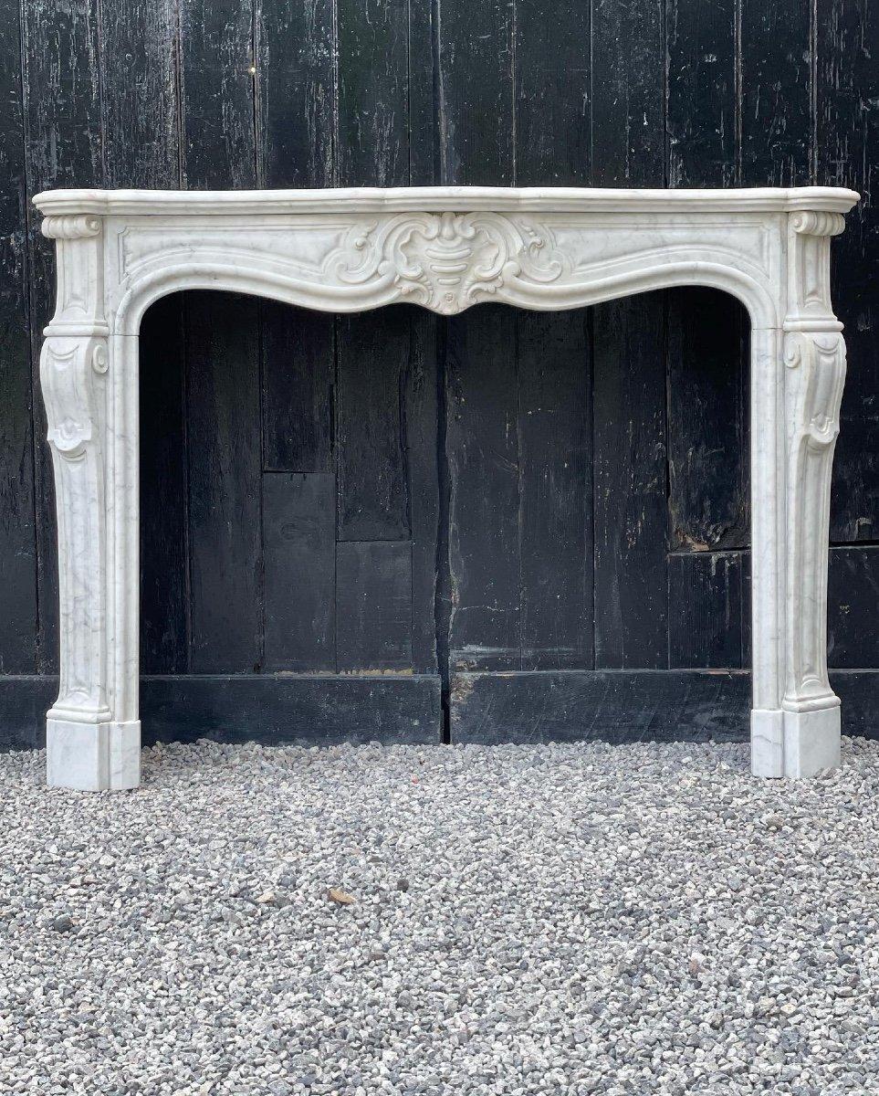 Louis XV Style Fireplace in Carrara Marble circa 1880 In Excellent Condition For Sale In Honnelles, WHT