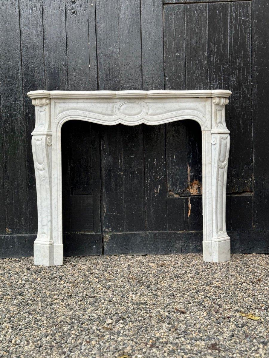 Louis XV Style Fireplace In Carrara Marble Circa 1880 In Excellent Condition For Sale In Honnelles, WHT