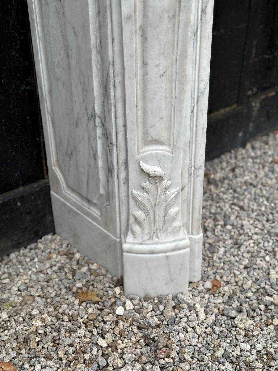 Cheminée de style Louis XV en marbre de Carrare, vers 1880 Excellent état - En vente à Honnelles, WHT