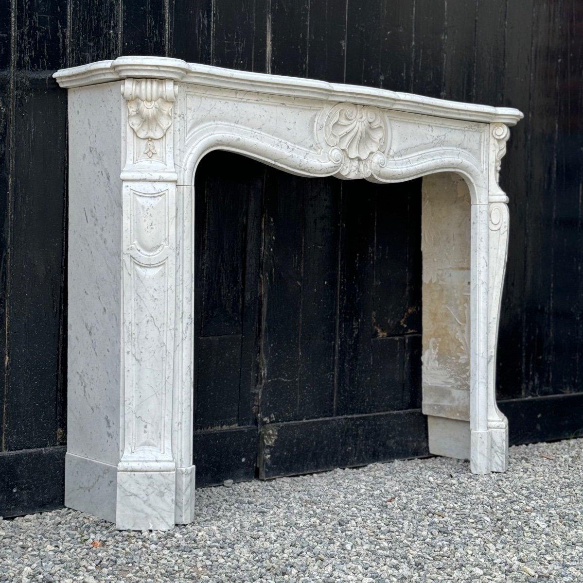 Cheminée de style Louis XV en marbre de Carrare, circa 1880 Excellent état à Honnelles, WHT