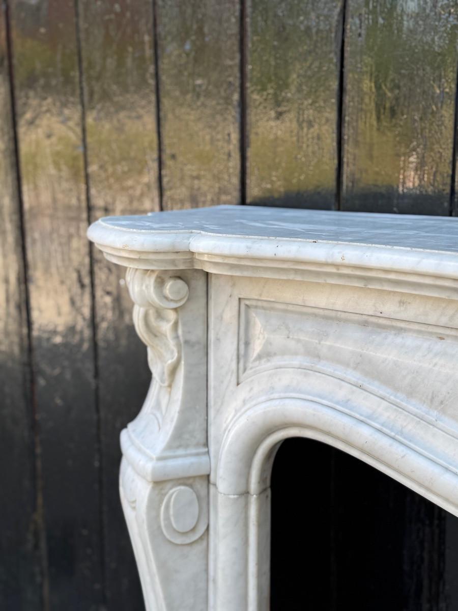 Louis XV style fireplace in Carrara marble, circa 1880 (Französisch) im Angebot