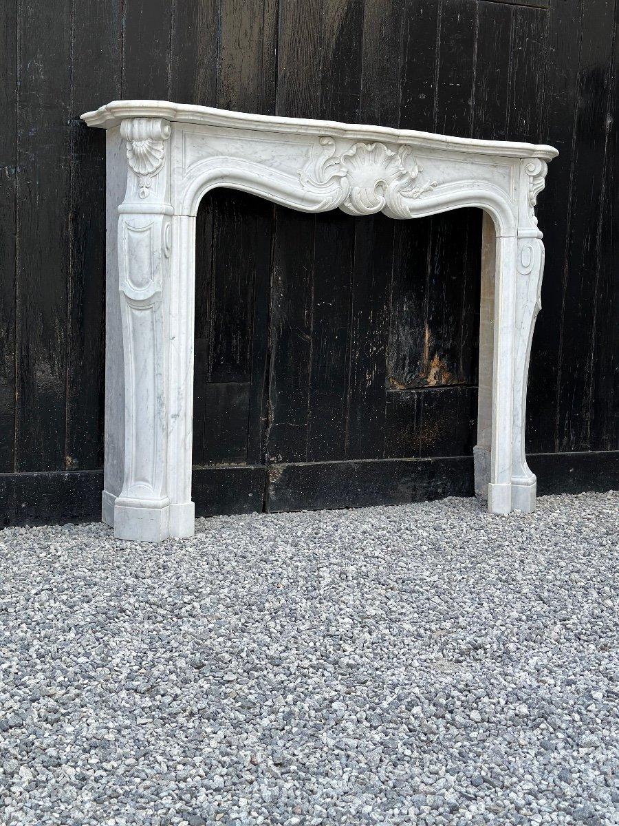 Louis XV Style Fireplace in Carrara Marble, circa 1880 In Excellent Condition In Honnelles, WHT