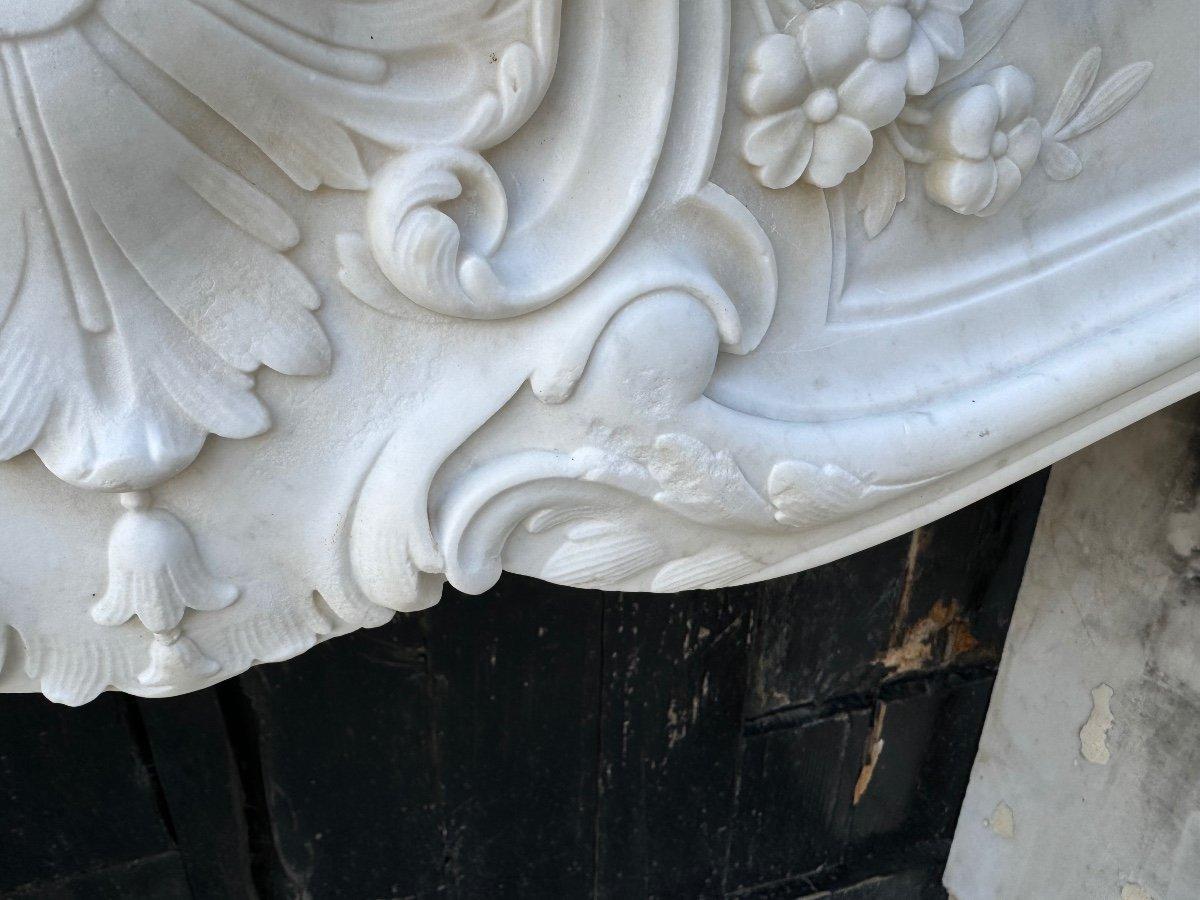 19th Century Louis XV Style Fireplace In Carrara Marble Circa 1880 For Sale
