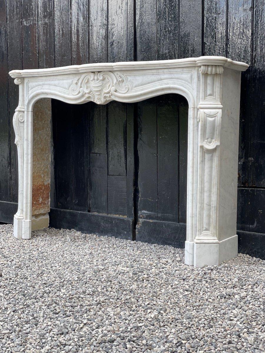 Louis XV Style Fireplace in Carrara Marble circa 1880 For Sale 1