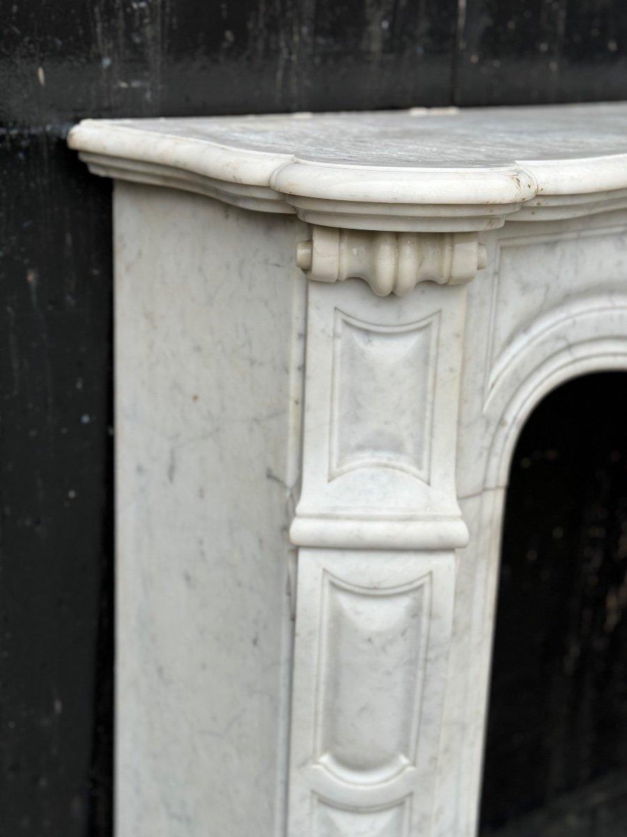Kamin im Stil von Louis XV. aus Carrara-Marmor, um 1880 im Angebot 1