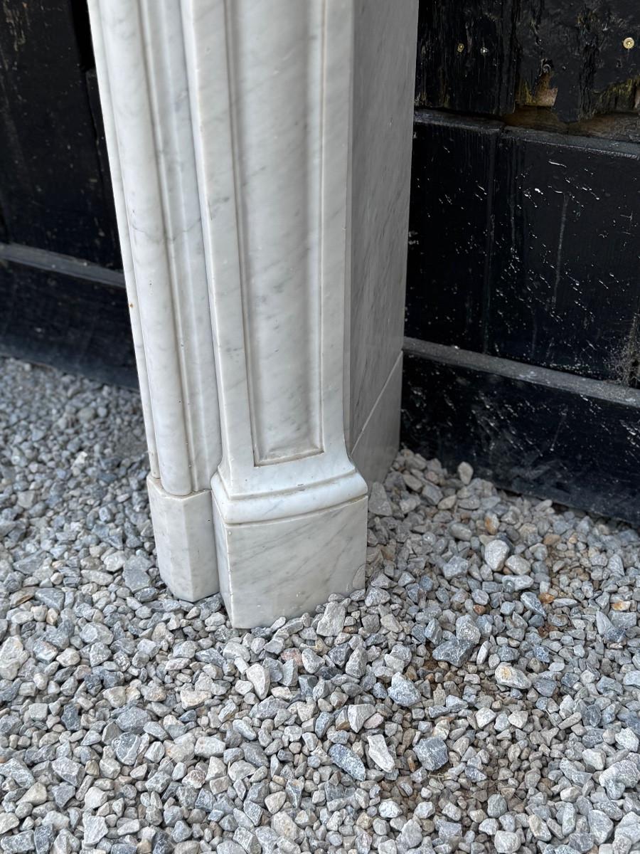 Louis XV style fireplace in Carrara marble, circa 1880 (19. Jahrhundert) im Angebot