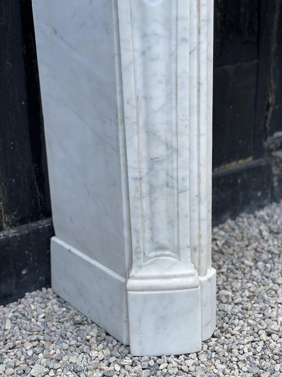 Louis XV Style Fireplace in Carrara Marble circa 1880 For Sale 2
