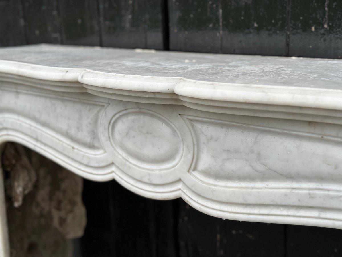 Kamin im Stil von Louis XV. aus Carrara-Marmor, um 1880 im Angebot 2