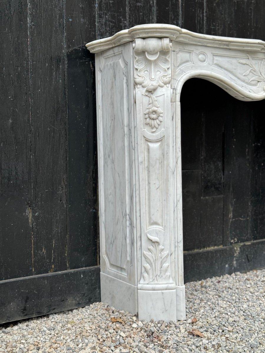 Cheminée de style Louis XV en marbre de Carrare, vers 1880 en vente 1
