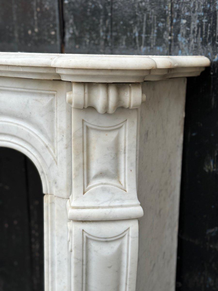Kamin im Stil von Louis XV. aus Carrara-Marmor, um 1880 im Angebot 3