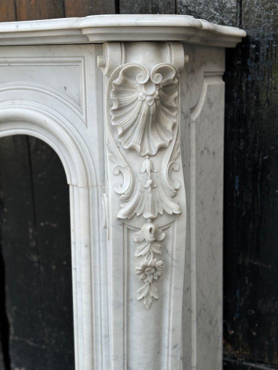 Kamin im Stil von Louis XV. aus Carrara-Marmor, um 1880 im Angebot 3