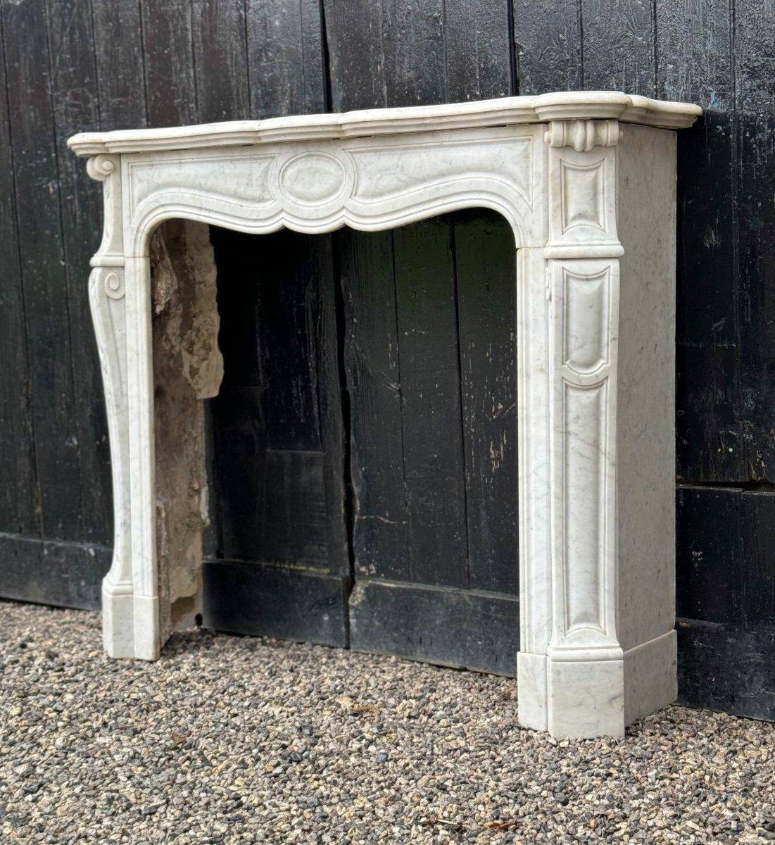 Louis XV Style Fireplace In Carrara Marble Circa 1880 For Sale 4