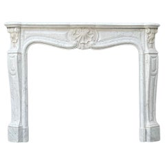 Cheminée de style Louis XV en marbre de Carrare, circa 1880