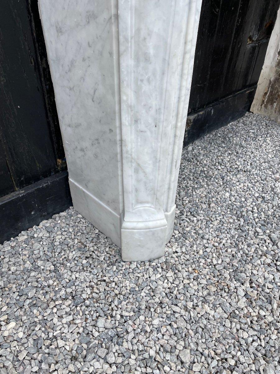 Louis XV Style Fireplace in Carrara Marble circa 1900 In Fair Condition In Honnelles, WHT