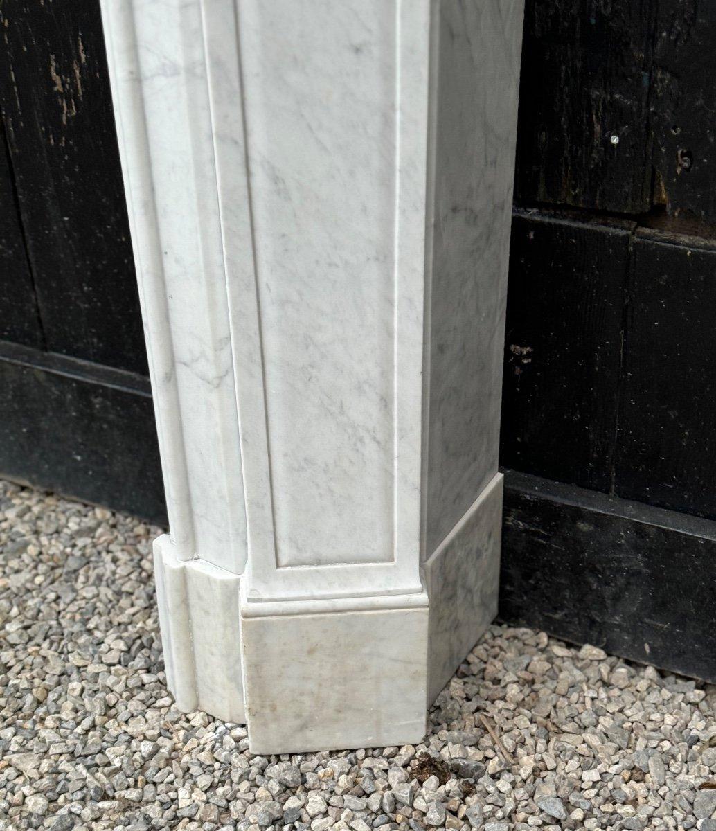 Kamin im Stil von Louis XV. aus Carrara-Marmor, um 1940 im Angebot 7