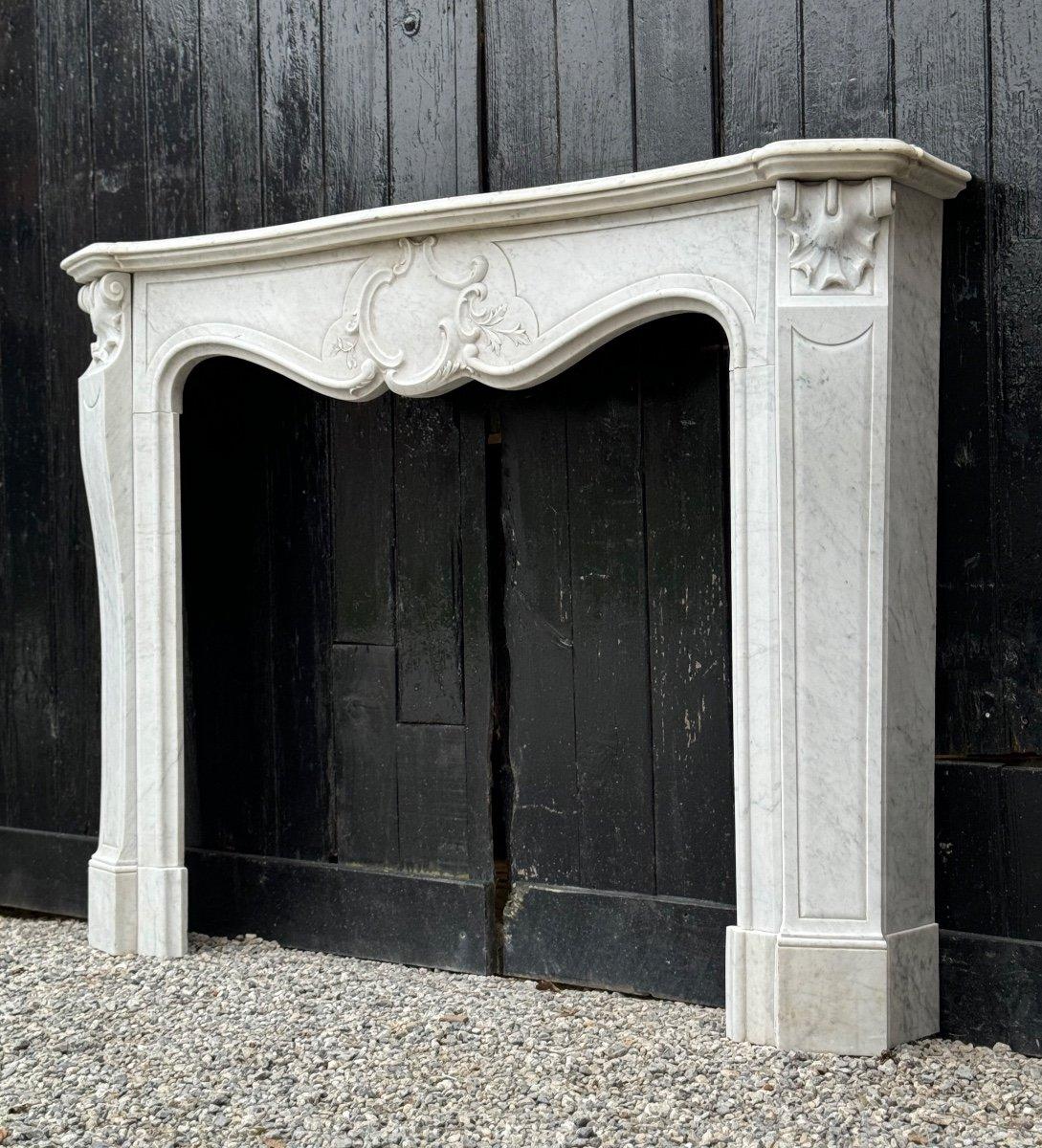Louis XV Style Fireplace In Carrara Marble Circa 1940 For Sale 8
