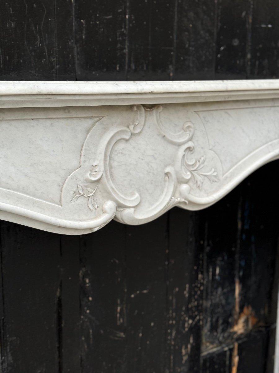 Louis XV Style Fireplace In Carrara Marble Circa 1940 For Sale 3