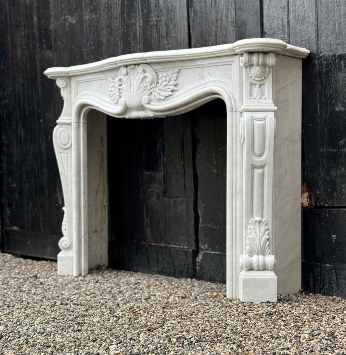 Louis XV Style Fireplace In Carrara Marble Circa 1980 For Sale 7