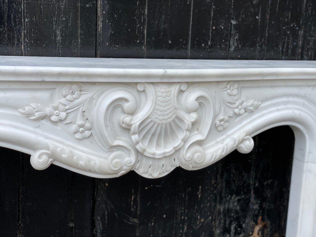 Louis XV Style Fireplace In Carrara Marble
Hearth dimensions: 77 x 101.5 cm