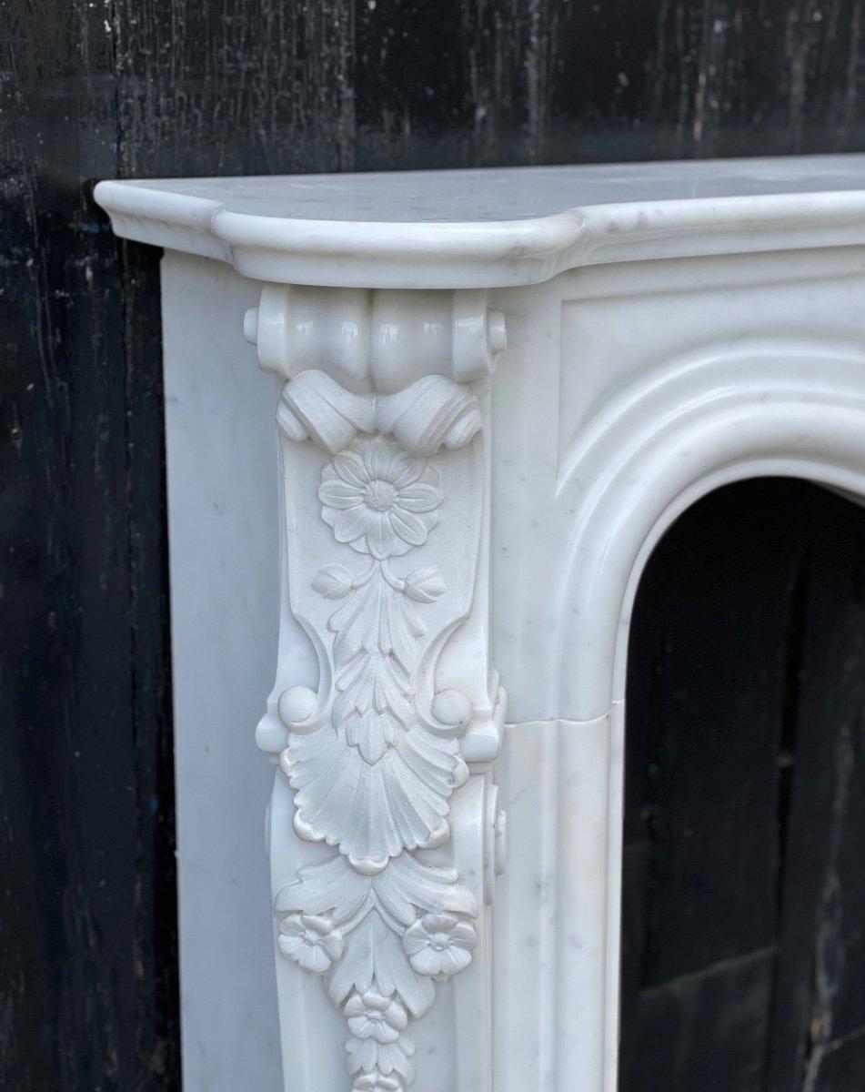 French Louis XV Style Fireplace In Carrara Marble Circa 1980 For Sale