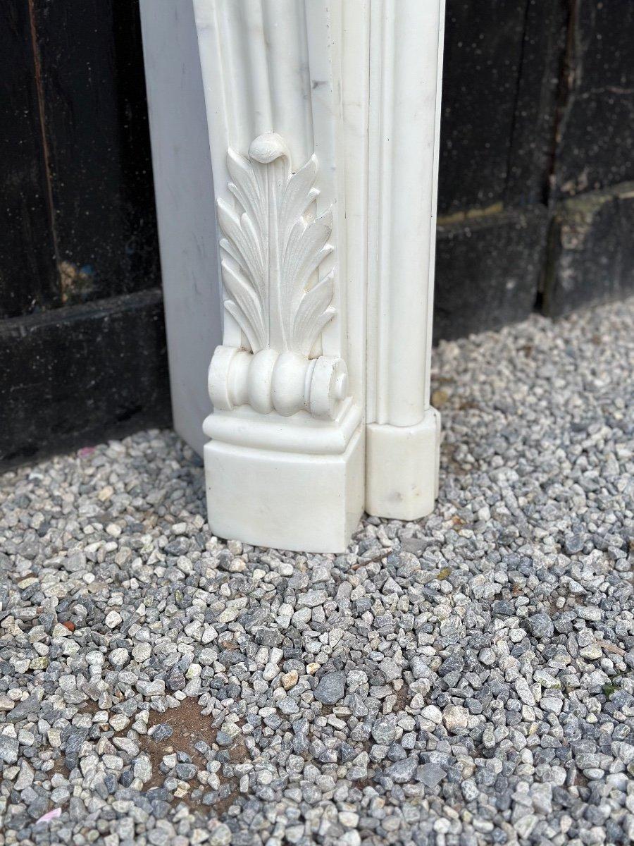 Louis XV Style Fireplace In Carrara Marble Circa 1980 In Good Condition For Sale In Honnelles, WHT