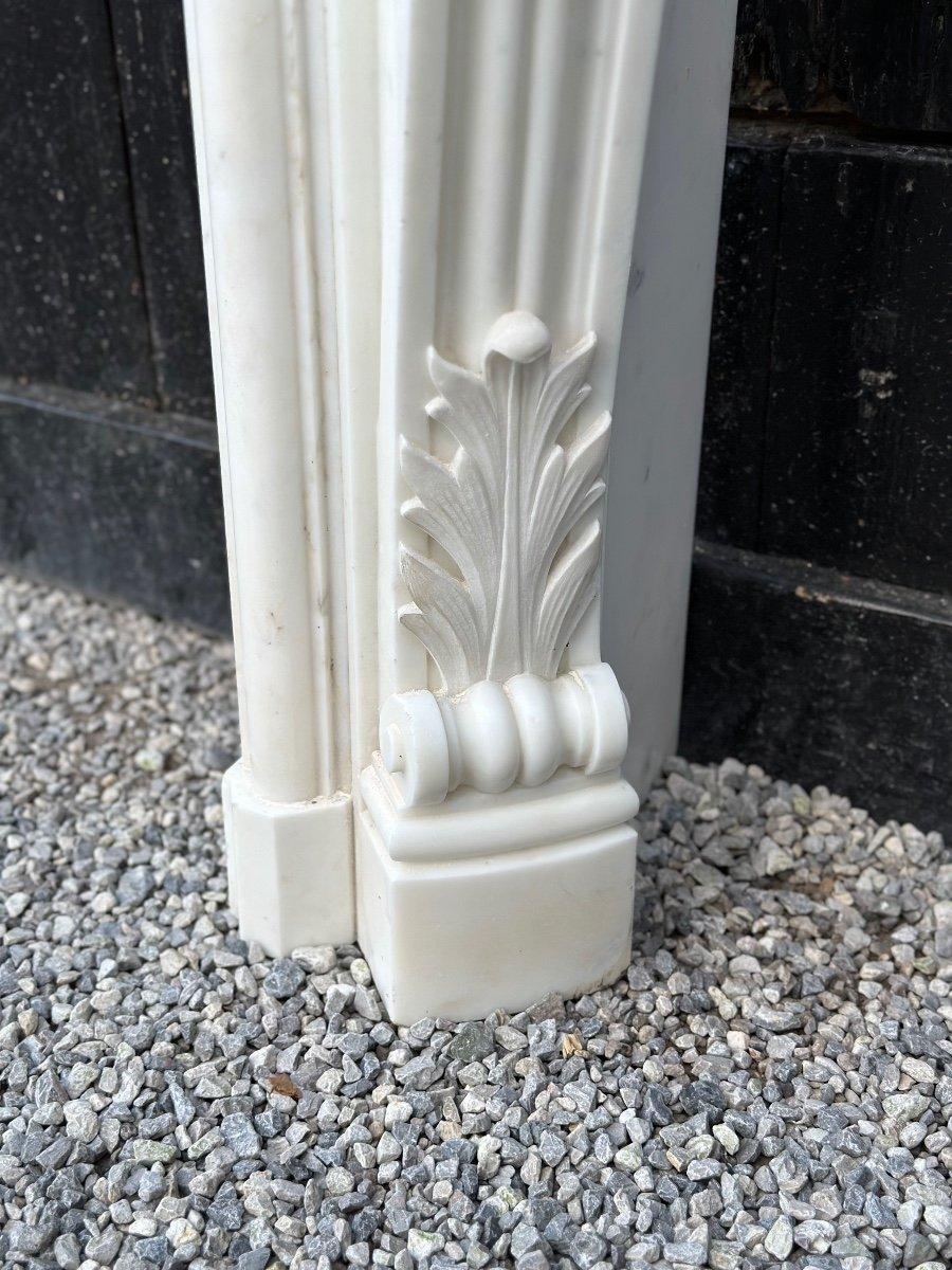 Louis XV Style Fireplace In Carrara Marble Circa 1980 In Good Condition In Honnelles, WHT