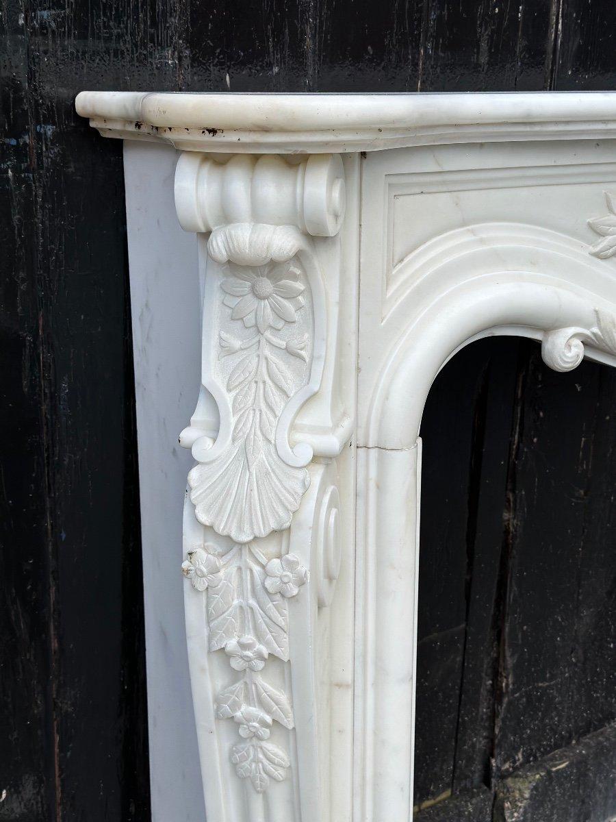 20th Century Louis XV Style Fireplace In Carrara Marble Circa 1980 For Sale