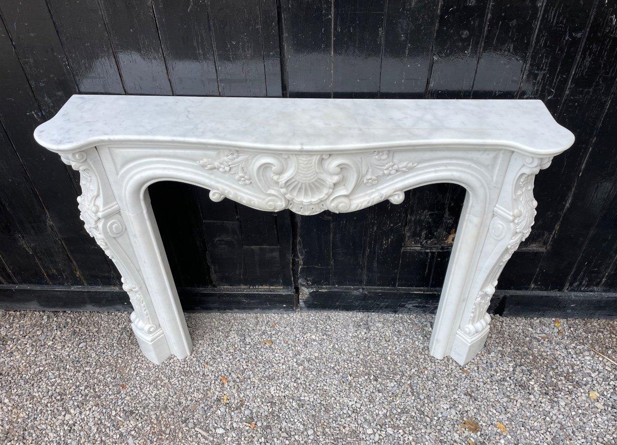 20th Century Louis XV Style Fireplace In Carrara Marble Circa 1980 For Sale